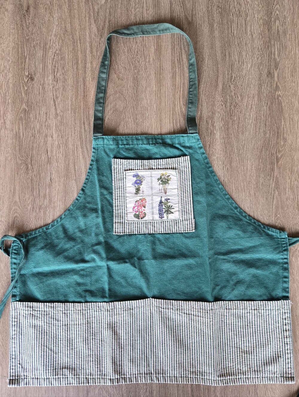 Vintage Cottagecore Green Canvas Gardening Apron with Pockets Floral Botanical